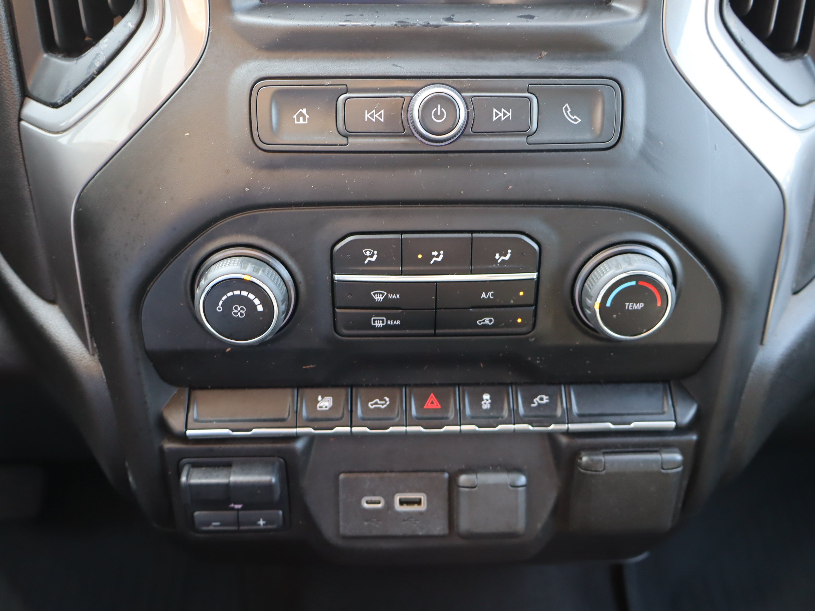 Used 2022 Chevrolet Silverado 2500 Custom w/ Custom Value Package AWD/4WD image 27