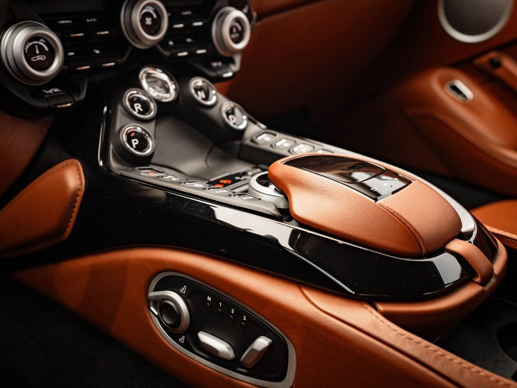 Used 2020 Aston Martin V8 Vantage Coupe image 40