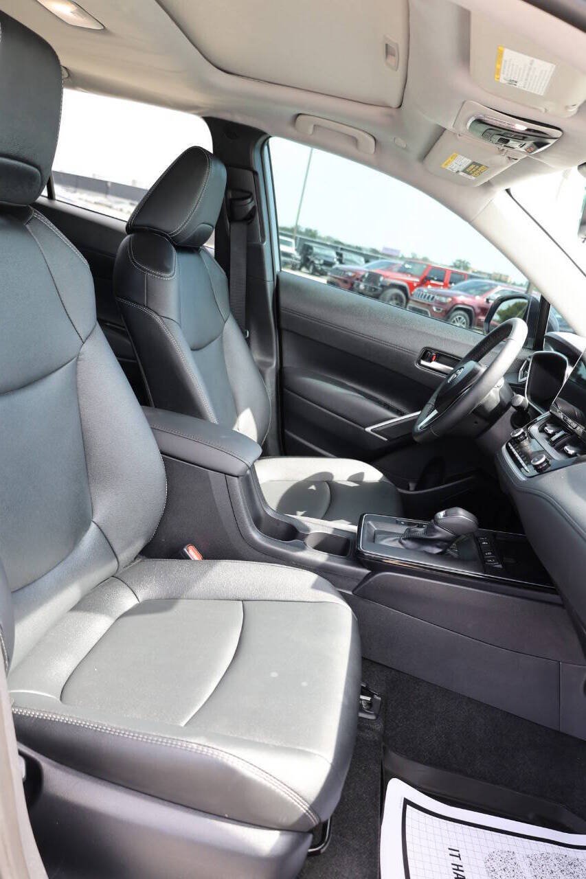 Used 2026 Toyota Corolla Cross XLE w/ Convenience Package AWD/4WD image 15