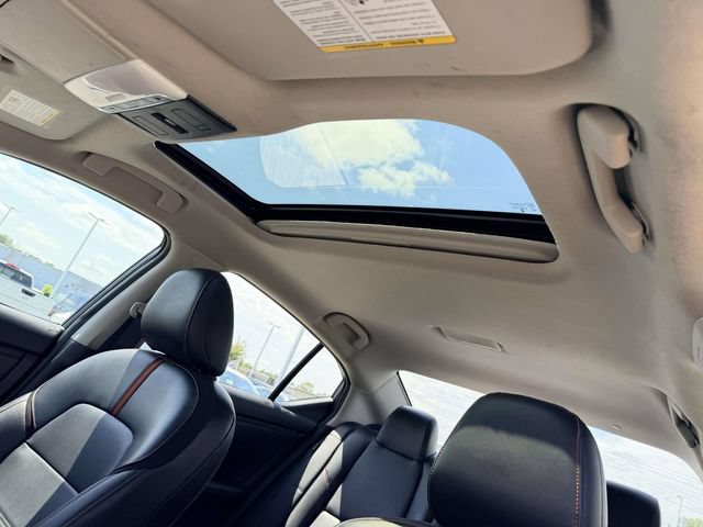 Used 2025 Nissan Sentra SR w/ SR Premium Package FWD image 17
