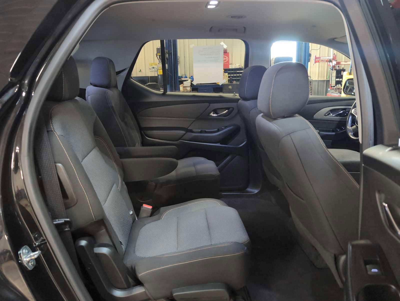 Used 2020 Chevrolet Traverse LT image 25