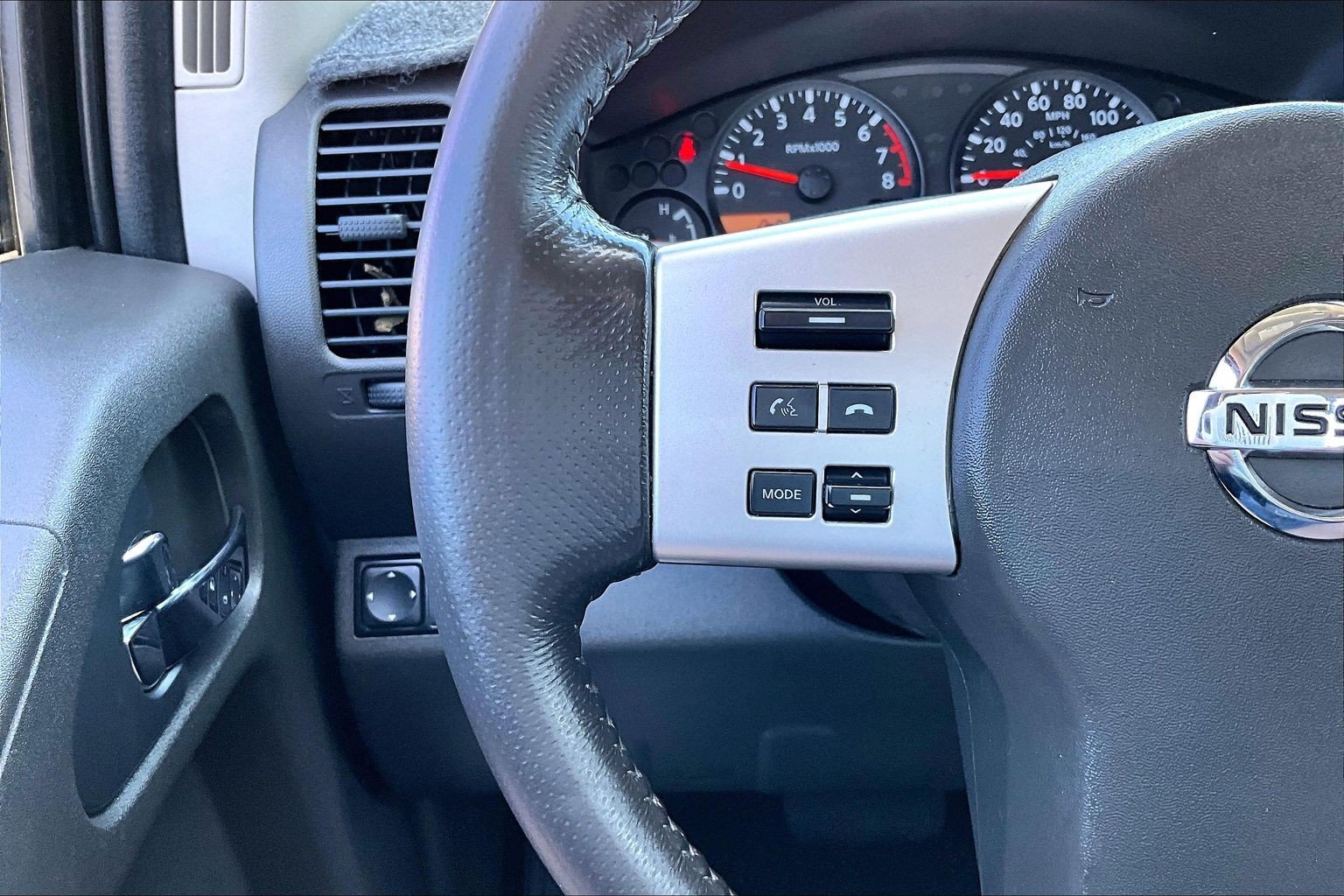 Used 2018 Nissan Frontier SV w/ Value Truck Package AWD/4WD image 19