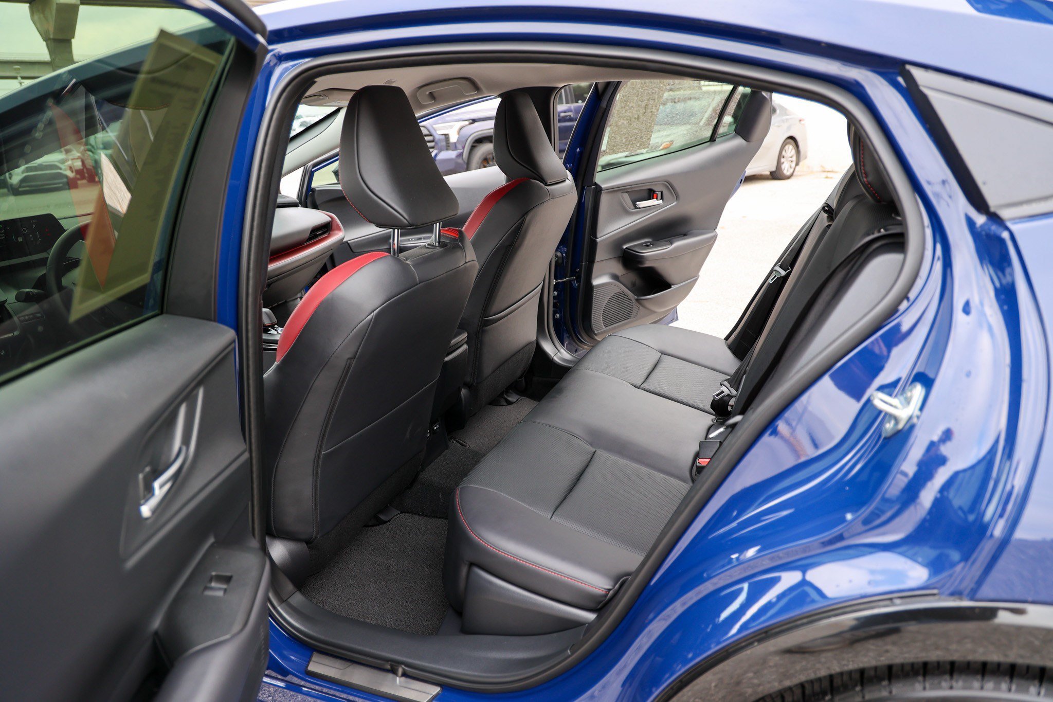 Certified 2026 Toyota Prius Plug-In Hybrid FWD image 34