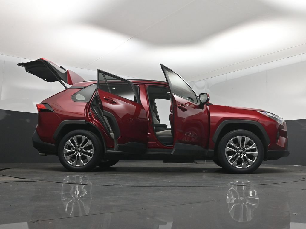 Used 2022 Toyota RAV4 XLE Premium FWD image 7