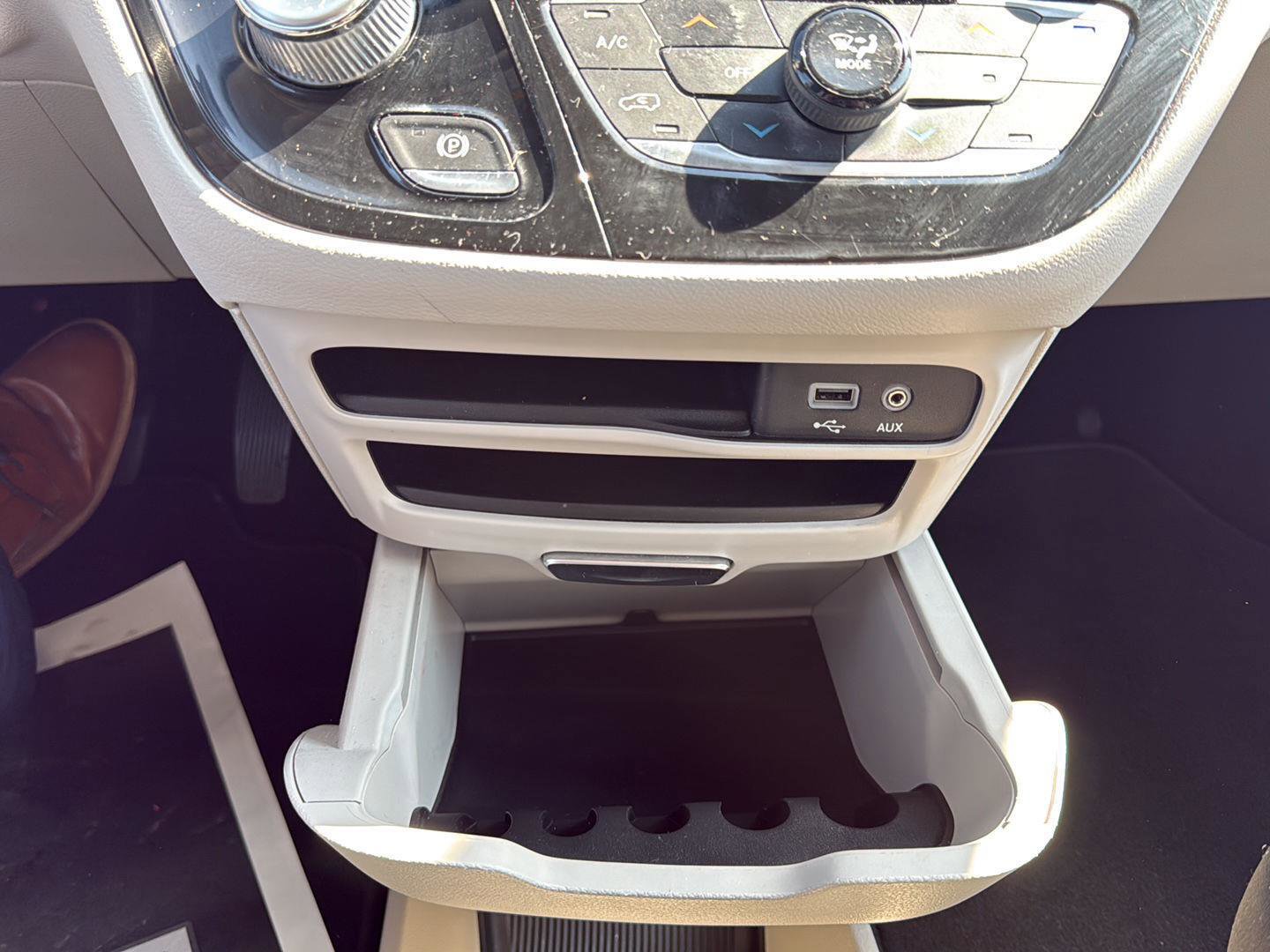 Used 2018 Chrysler Pacifica Touring Plus FWD image 24