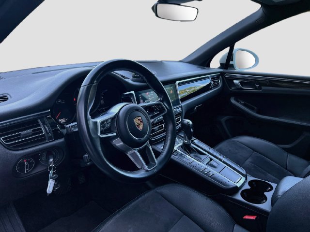 Certified 2020 Porsche Macan AWD/4WD image 4