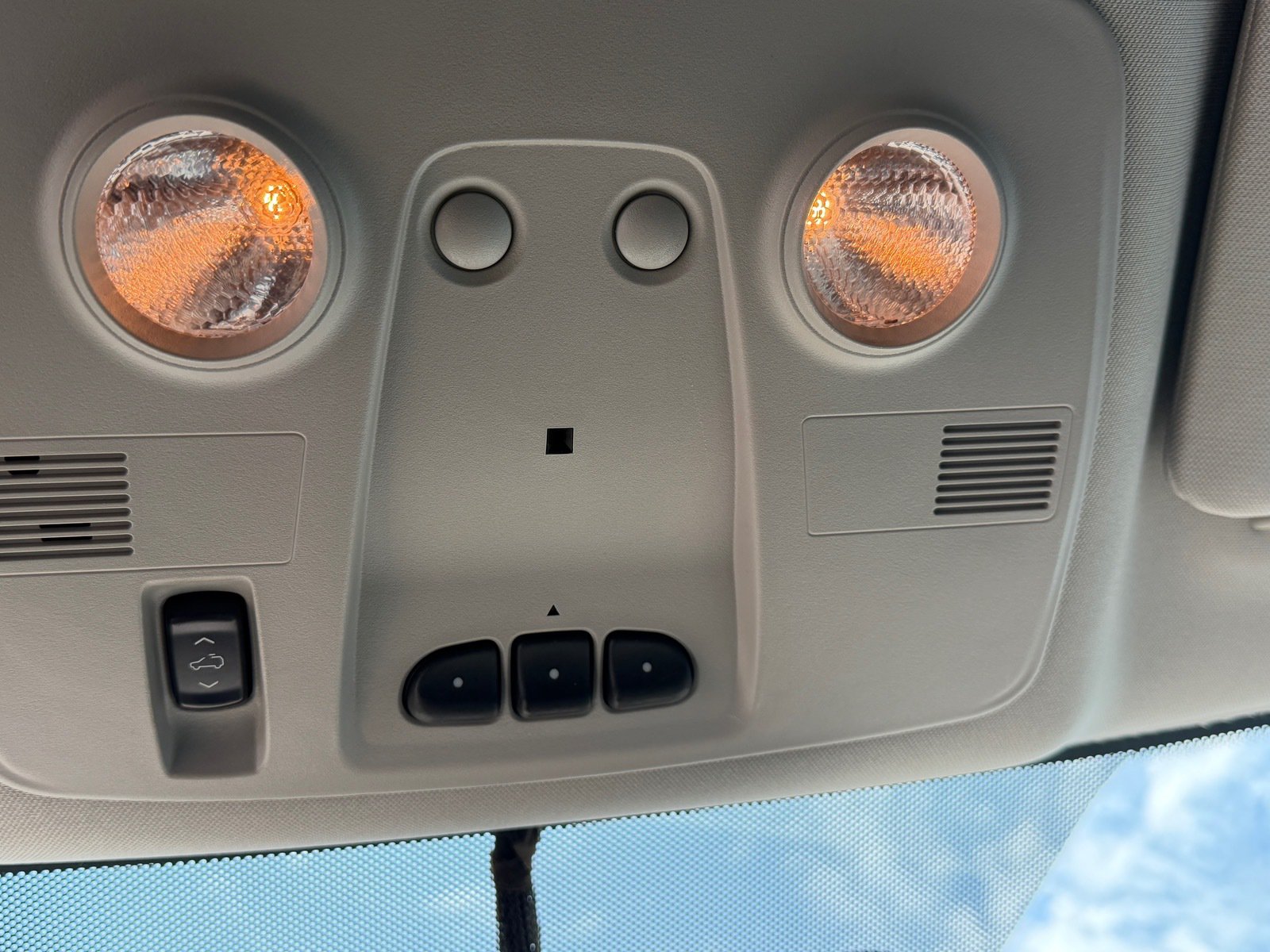 Used 2010 Chevrolet Traverse LTZ FWD image 11