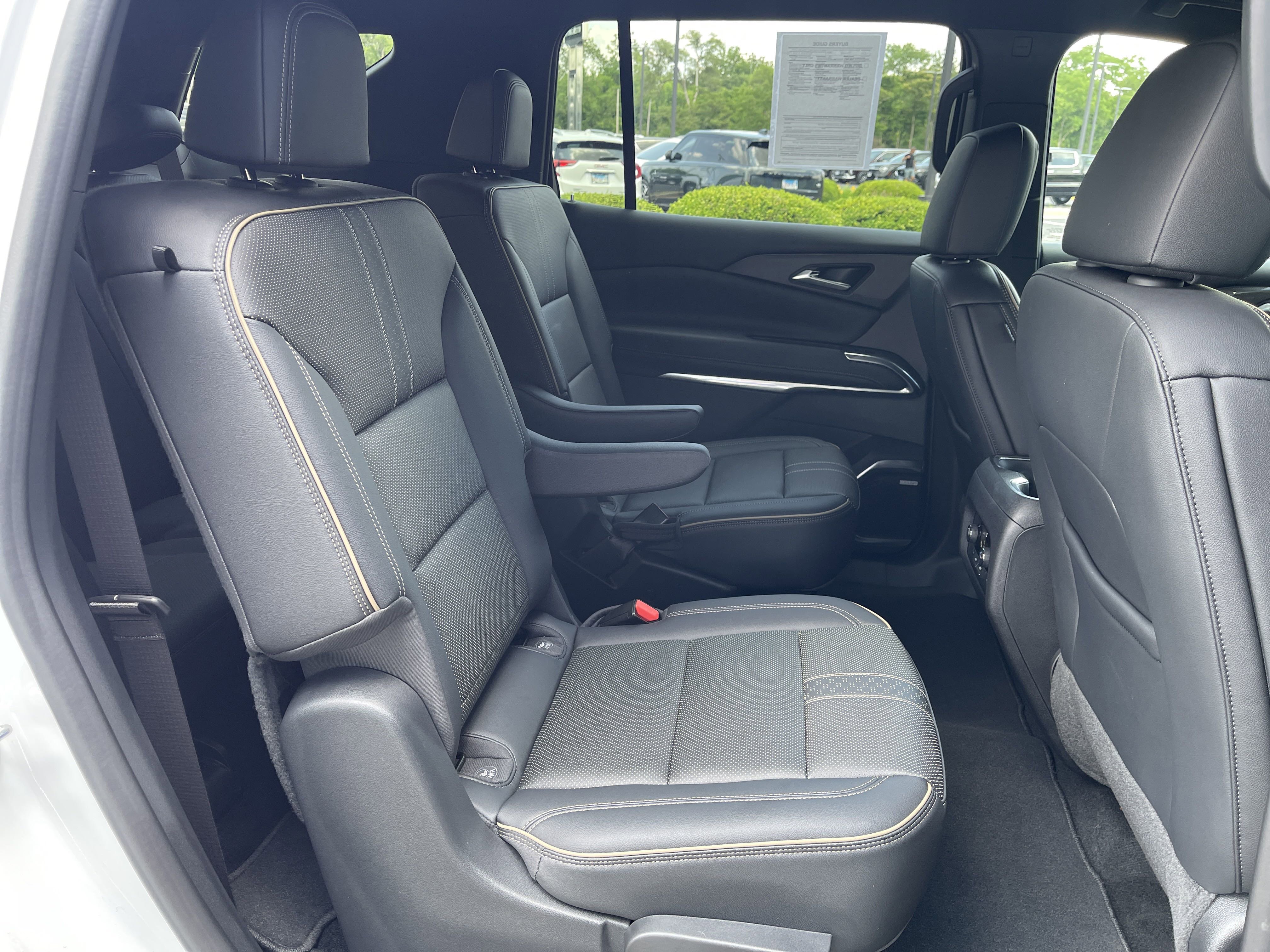 Used 2024 Chevrolet Traverse RS image 42