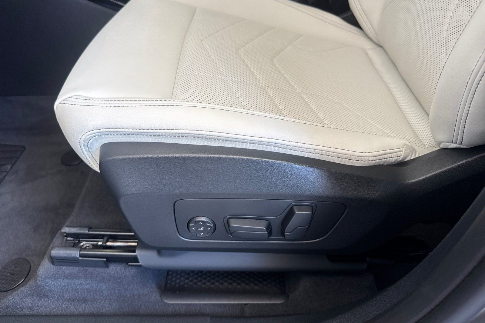Used 2026 BMW X1 xDrive28i w/ Technology Package AWD/4WD image 15