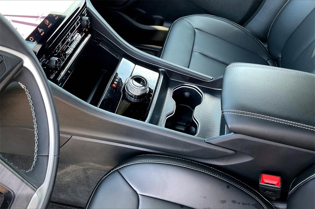 New 2025 Jeep Grand Cherokee L Limited w/ Trailer Tow Package image 8