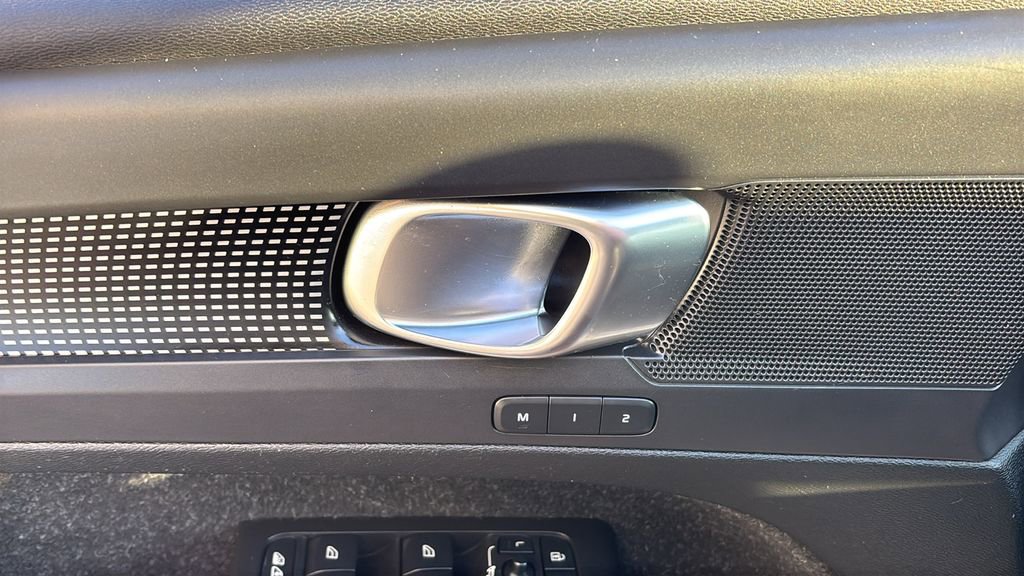 Used 2021 Volvo XC40 T5 R-Design w/ Climate Package image 11