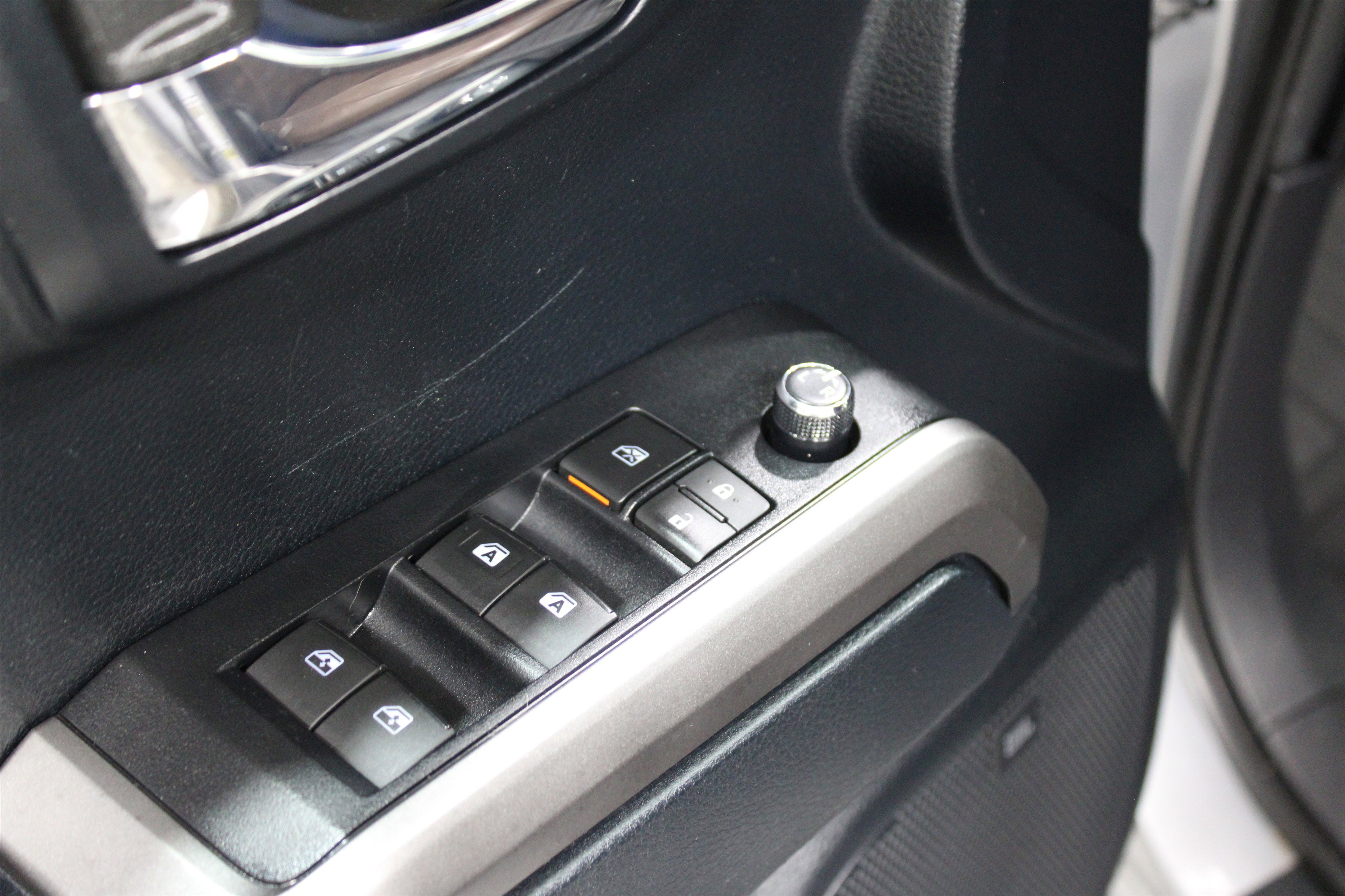 Used 2016 Toyota Tacoma Limited image 6