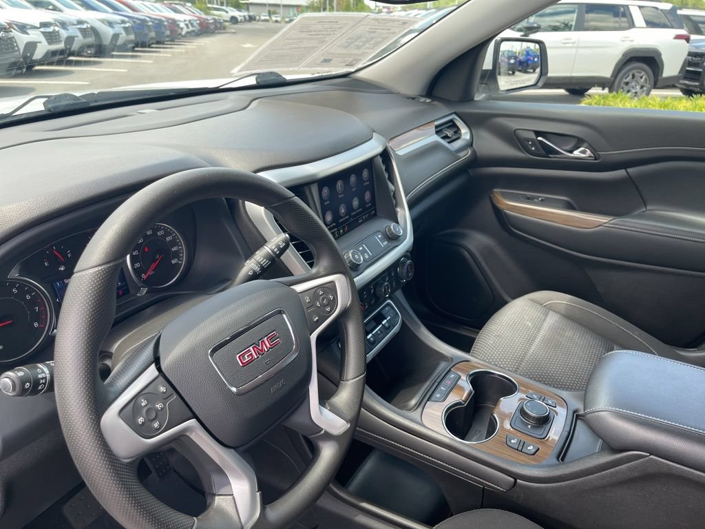 Used 2022 GMC Acadia SLE w/ Driver Convenience Package FWD image 16