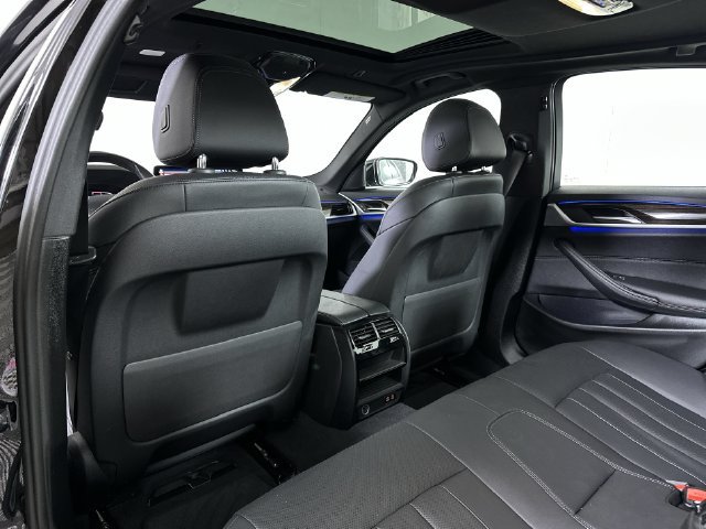 Used 2023 BMW 530i w/ Convenience Package RWD image 22