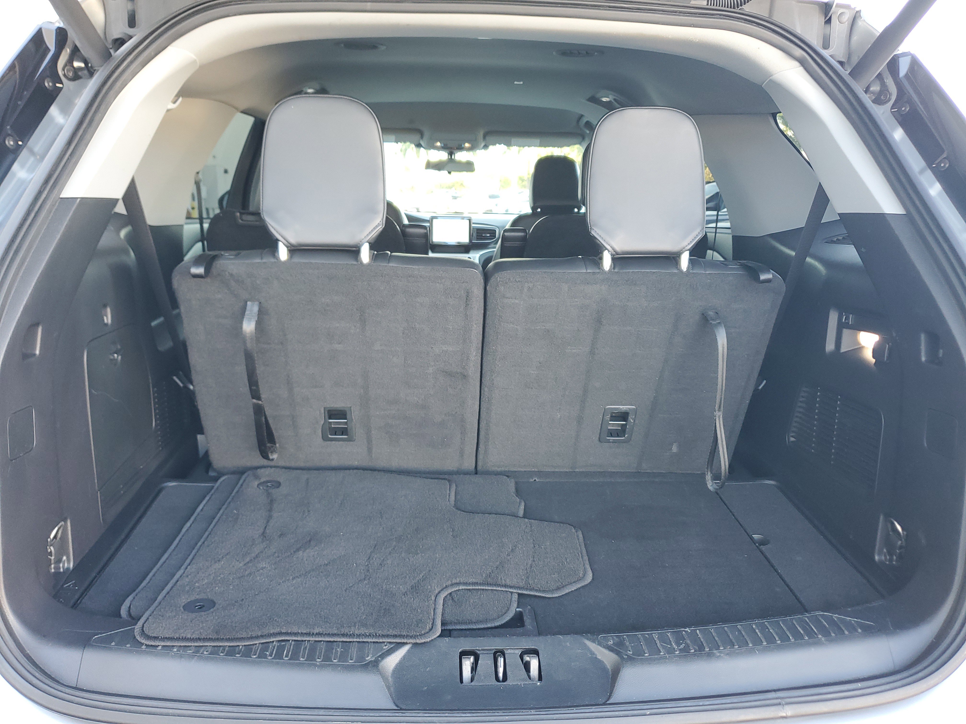 Used 2021 Ford Explorer XLT w/ Equipment Group 202A image 16