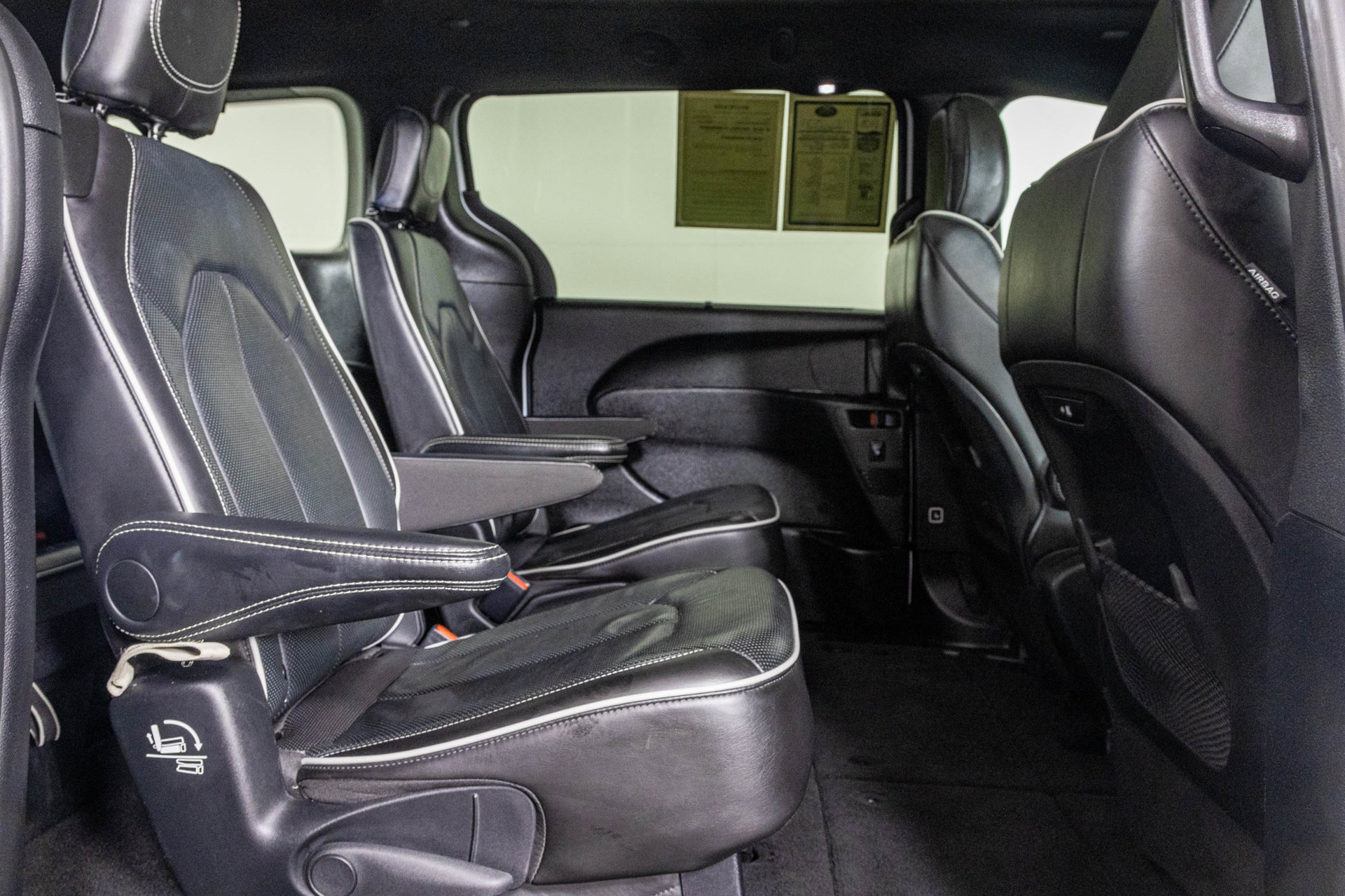 Used 2025 Chrysler Pacifica Limited FWD image 43