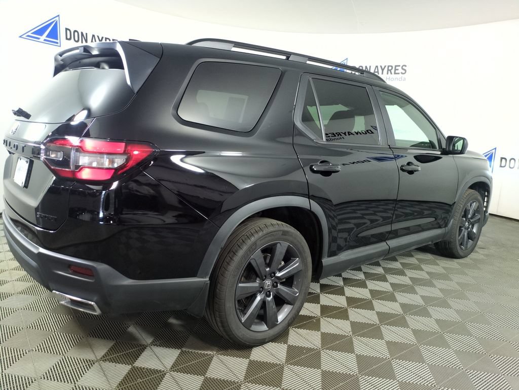Certified 2025 Honda Pilot Sport image 9