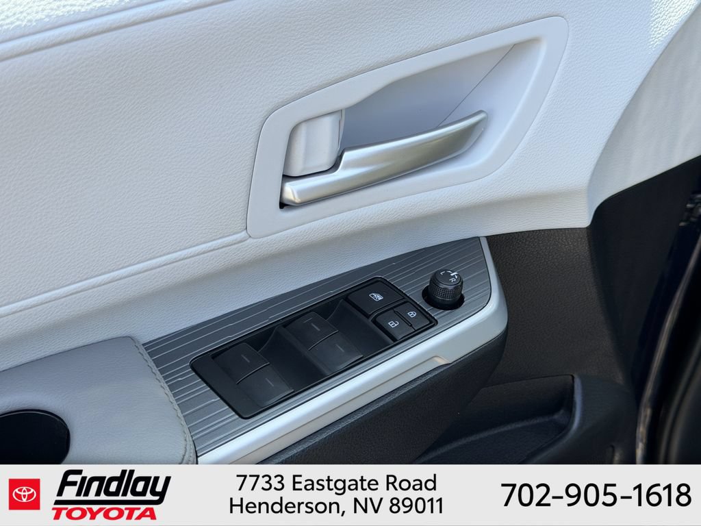 Certified 2026 Toyota Sienna XLE FWD image 19