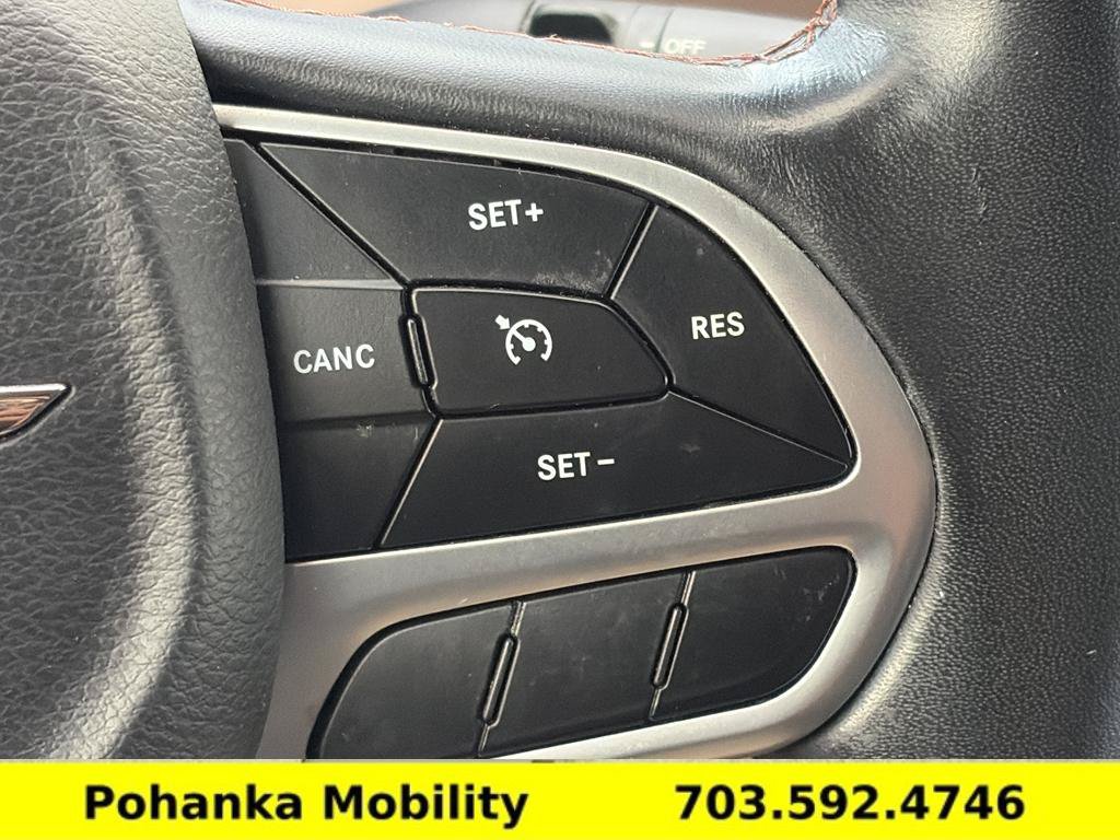 Used 2018 Chrysler Pacifica Touring-L FWD image 17
