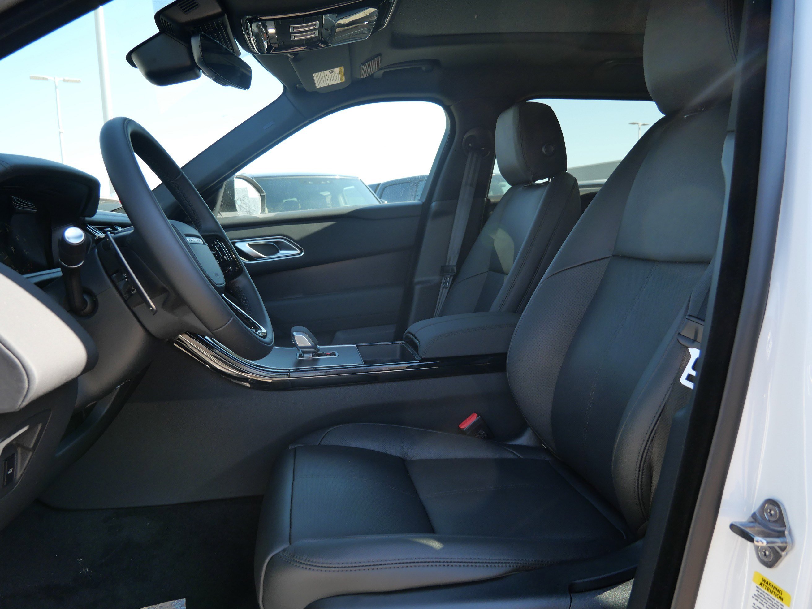 New 2026 Land Rover Range Rover Velar Dynamic SE AWD/4WD image 3