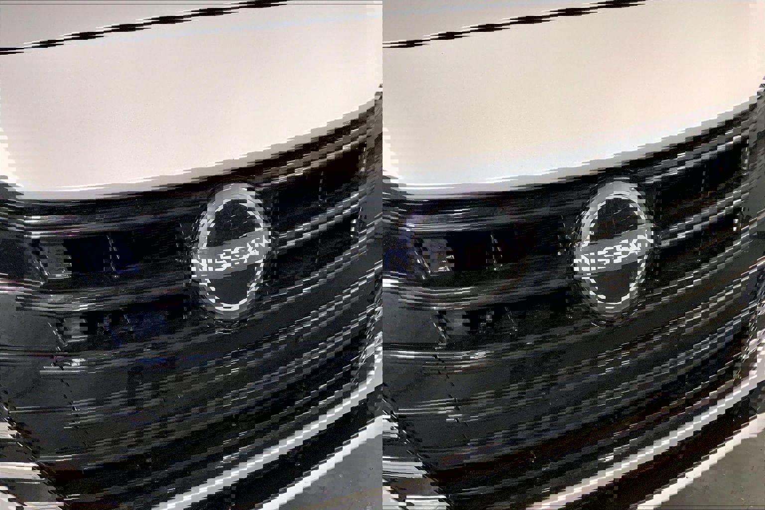 Used 2025 Nissan Versa SV image 28