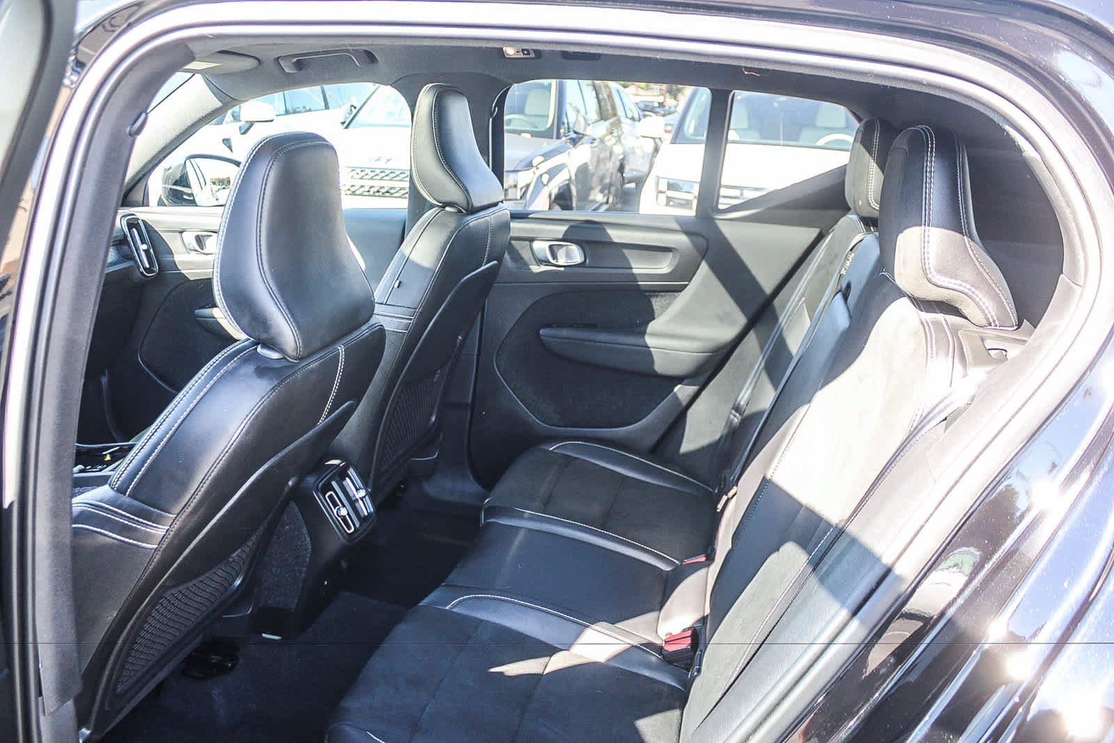 Used 2021 Volvo XC40 T5 R-Design AWD/4WD image 24