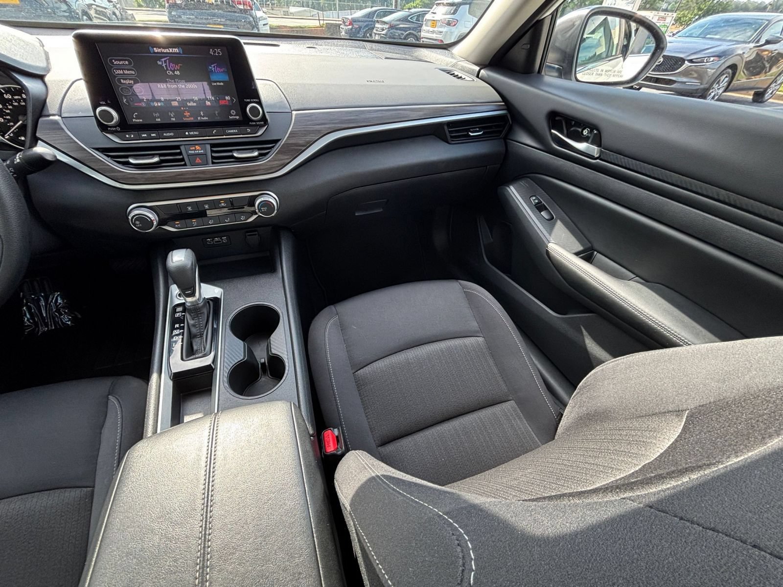 Used 2025 Nissan Altima 2.5 SV FWD image 36