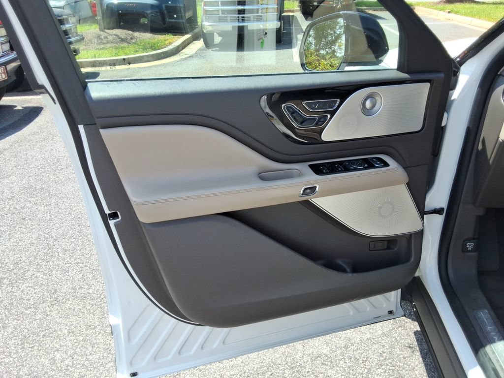 Used 2020 Lincoln Aviator Reserve w/ Equipment Group 202A AWD/4WD image 22
