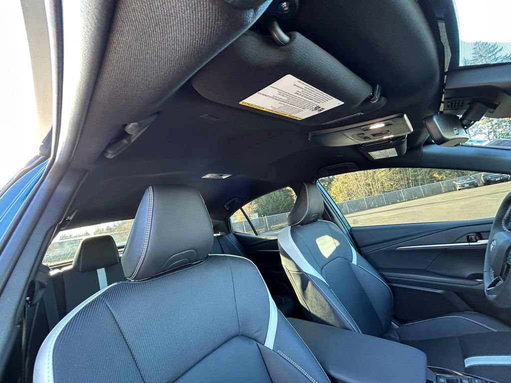 Used 2025 Toyota Camry SE w/ Convenience Package image 27