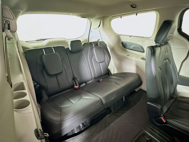 Used 2018 Chrysler Pacifica Touring-L Plus w/ Tire & Wheel Group image 29