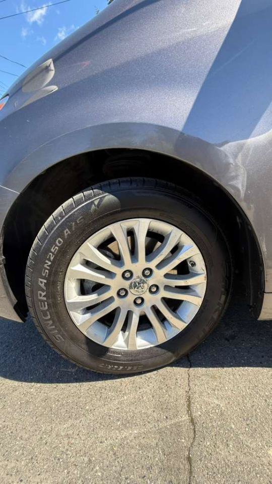 Used 2011 Toyota Sienna XLE w/ Premium Pkg FWD image 4