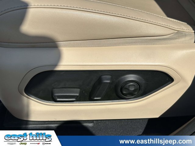 Used 2023 Jeep Grand Cherokee Limited AWD/4WD image 16
