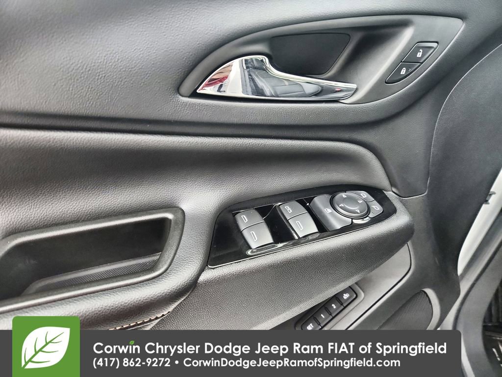 Used 2023 Chevrolet Equinox Premier image 12