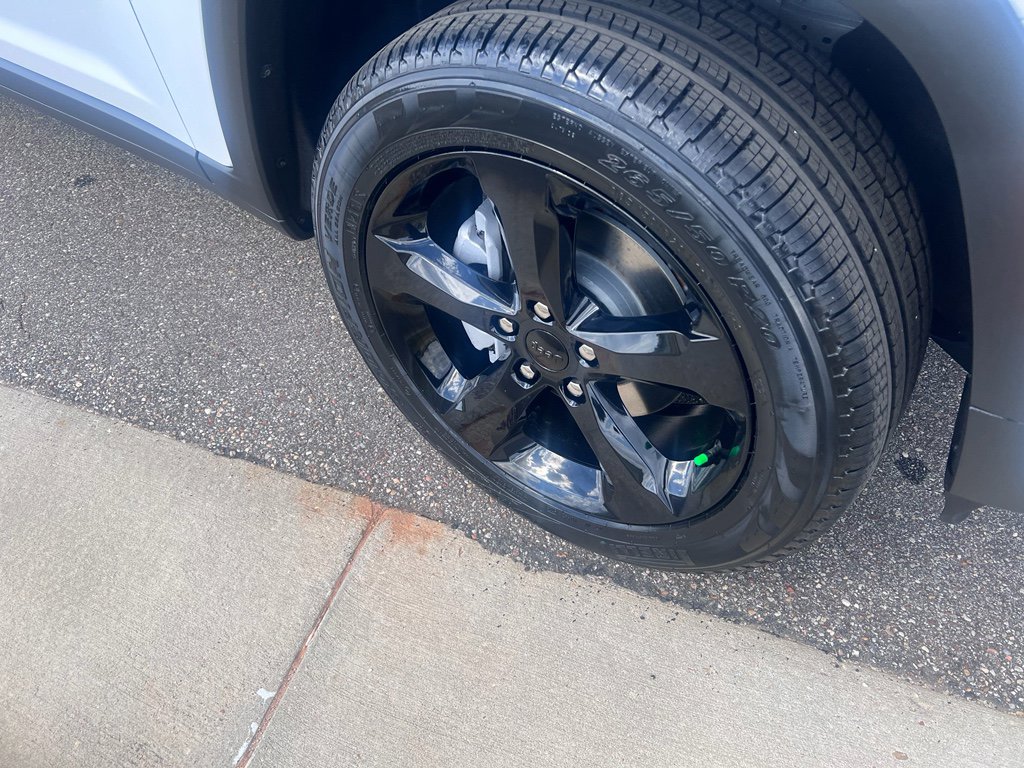 New 2026 Jeep Grand Cherokee Limited w/ Limited Altitude Package RWD image 4