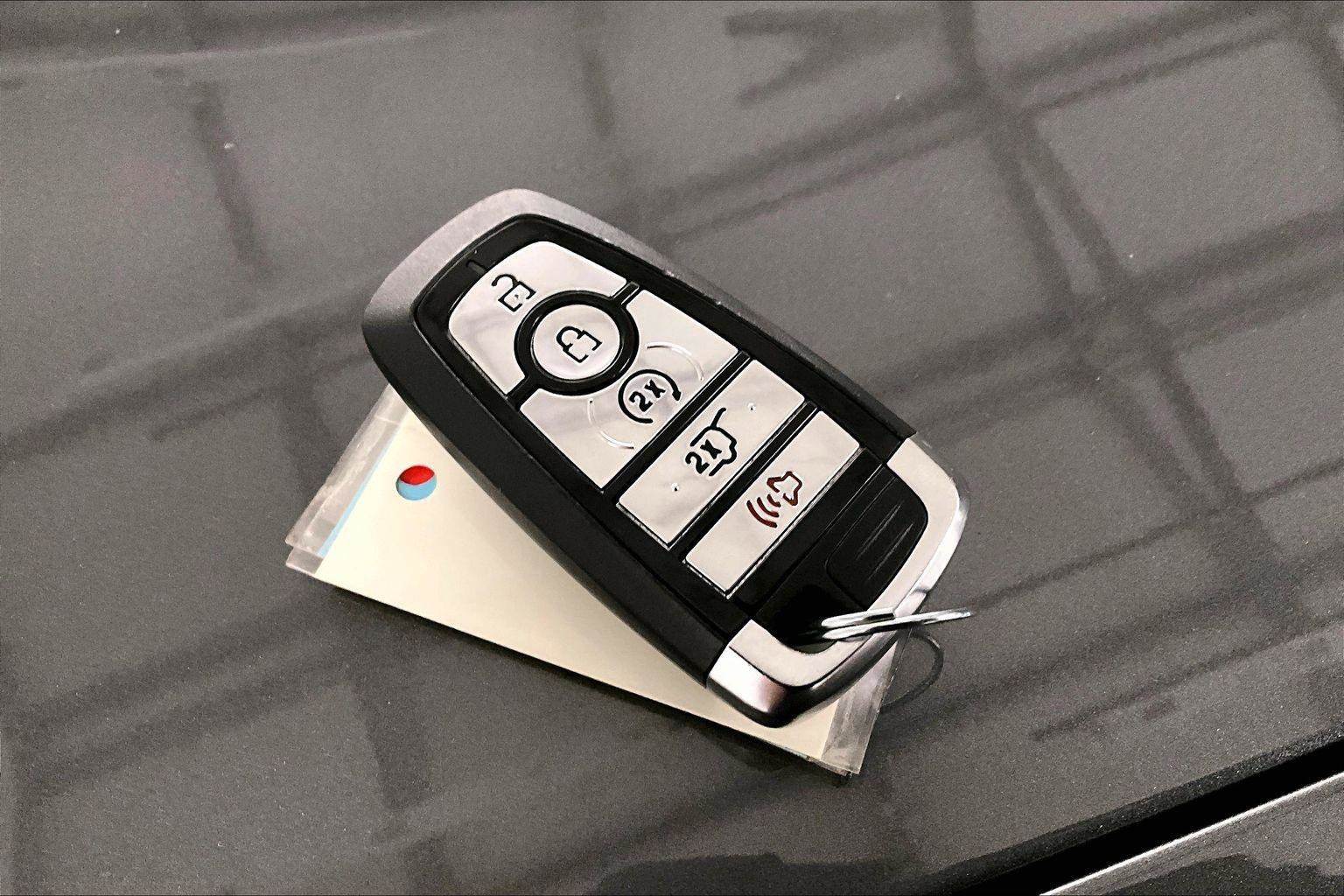 Used 2022 Ford Explorer XLT w/ Equipment Group 202A image 9