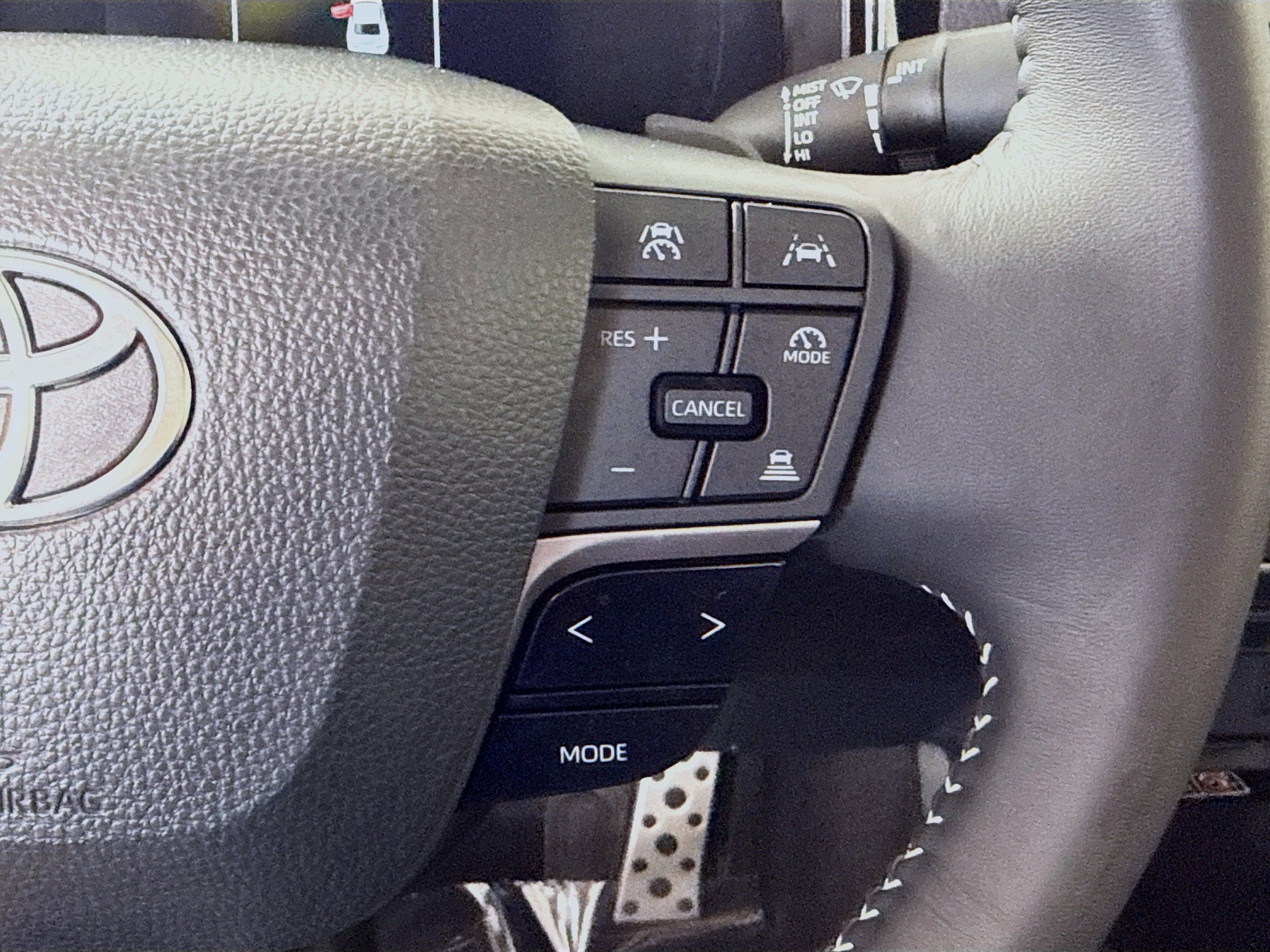 Used 2025 Toyota Camry SE w/ Convenience Package image 15