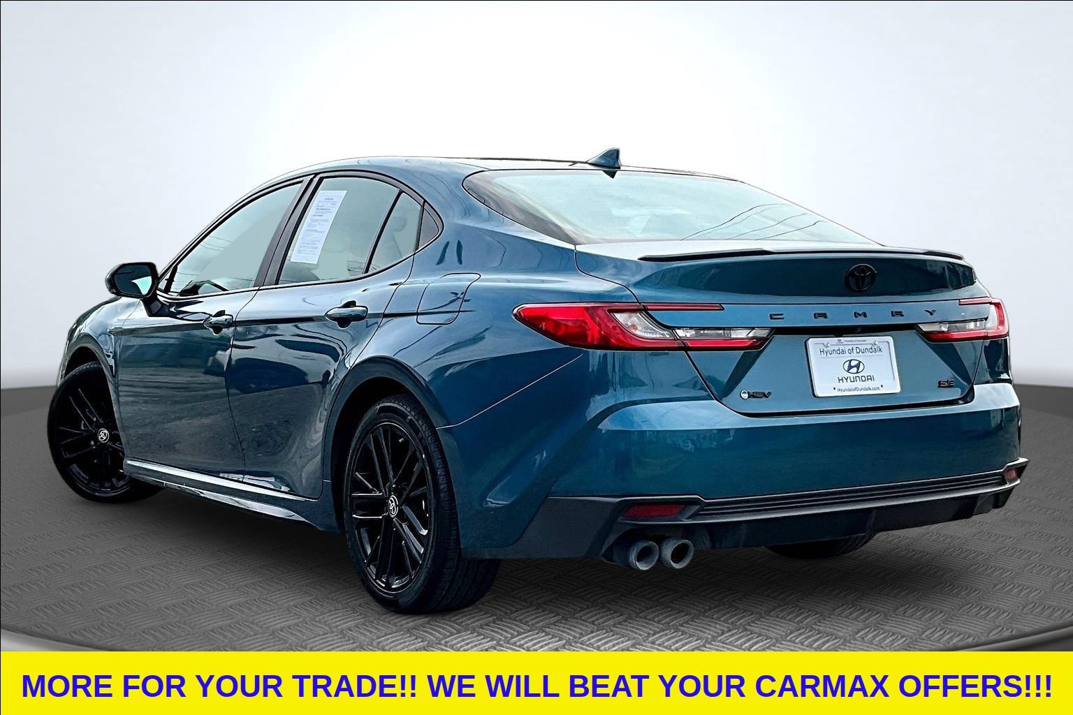 Used 2025 Toyota Camry SE FWD image 3