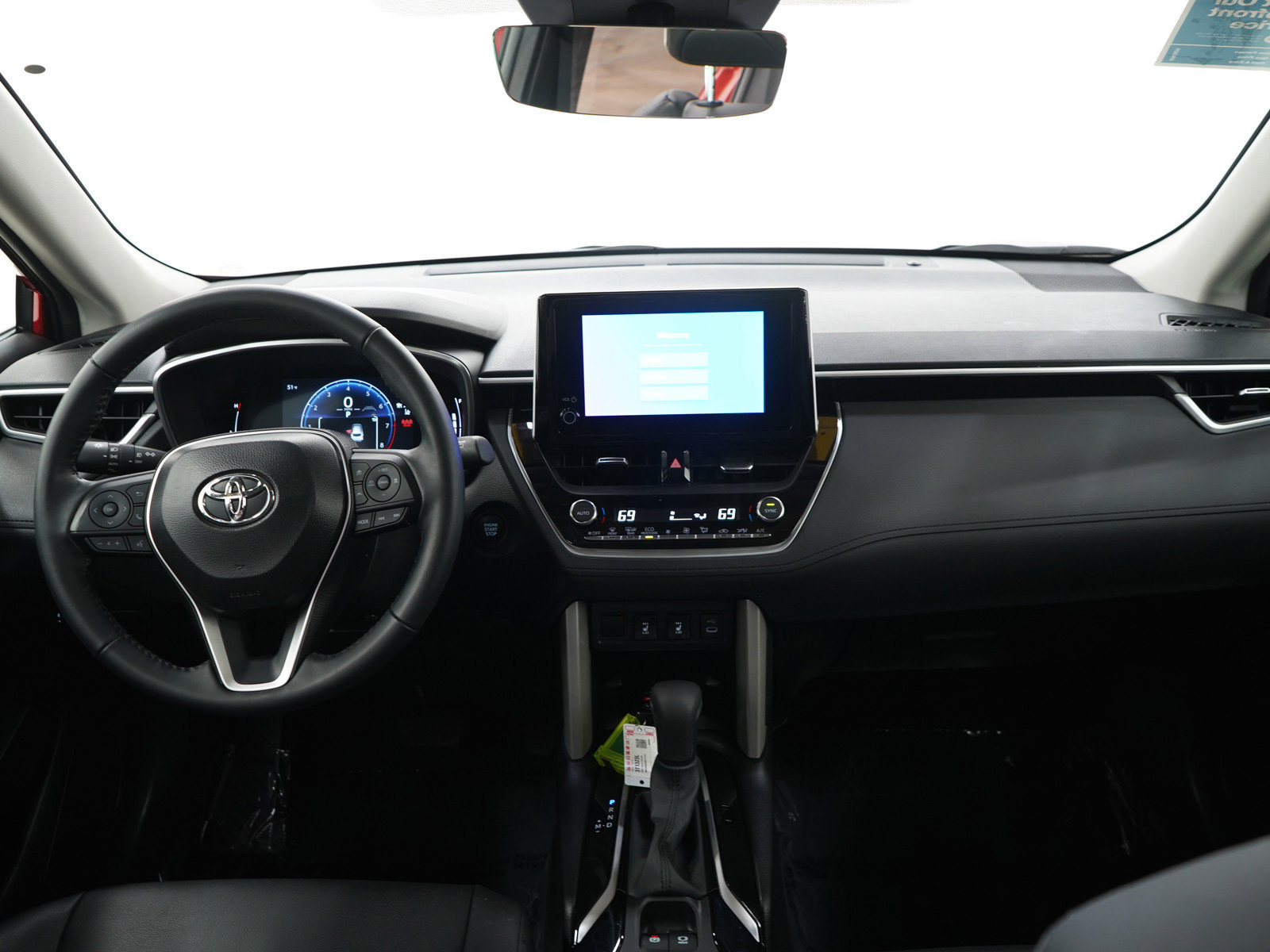 Used 2025 Toyota Corolla Cross XLE w/ Convenience Package AWD/4WD image 16