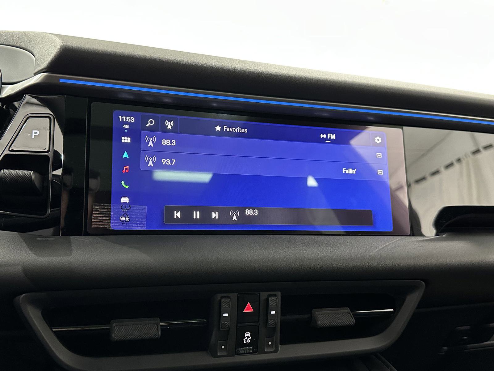 Certified 2025 Porsche Macan Electric image 39