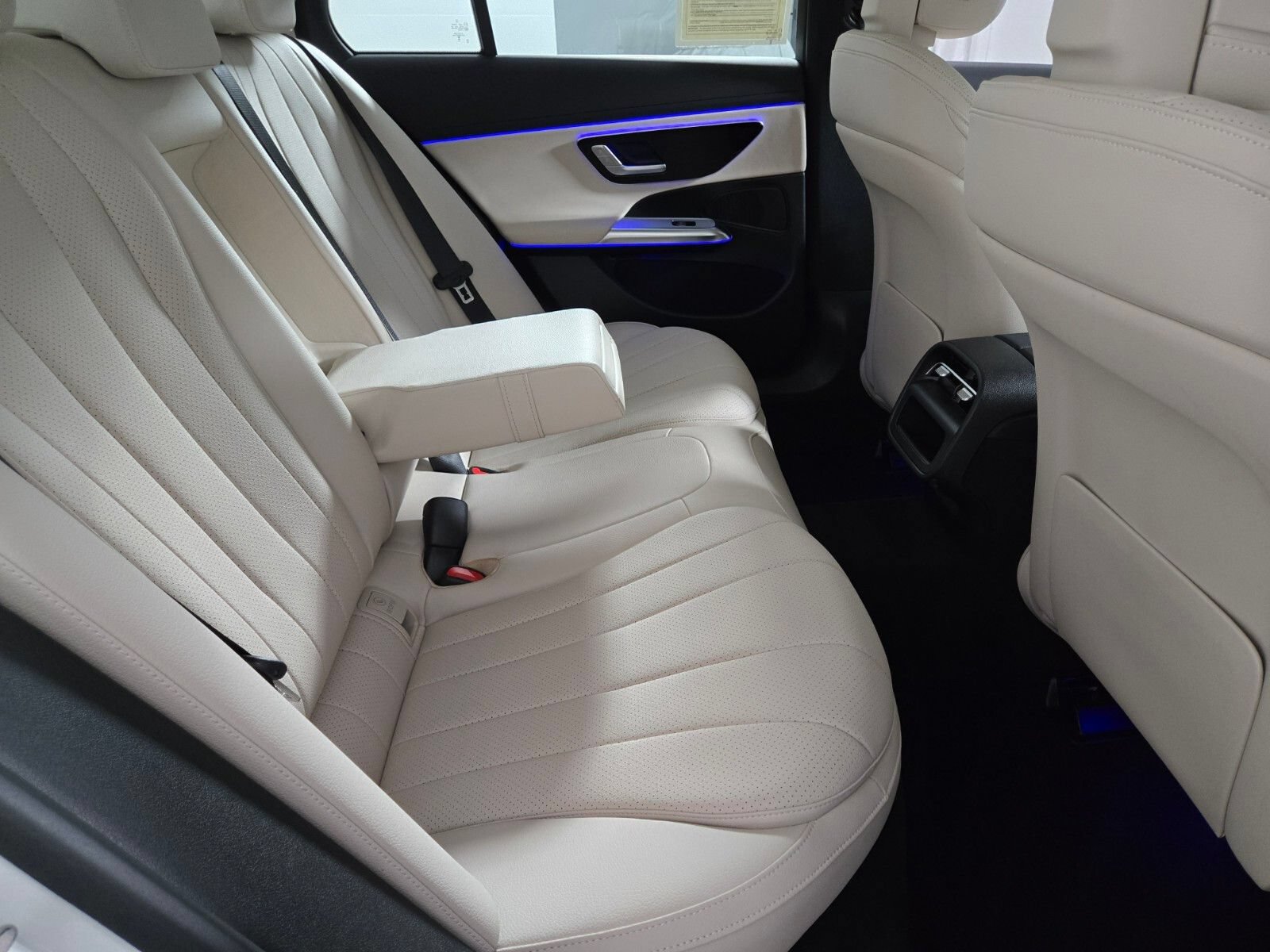 Used 2025 Mercedes-Benz E 350 Sedan image 17