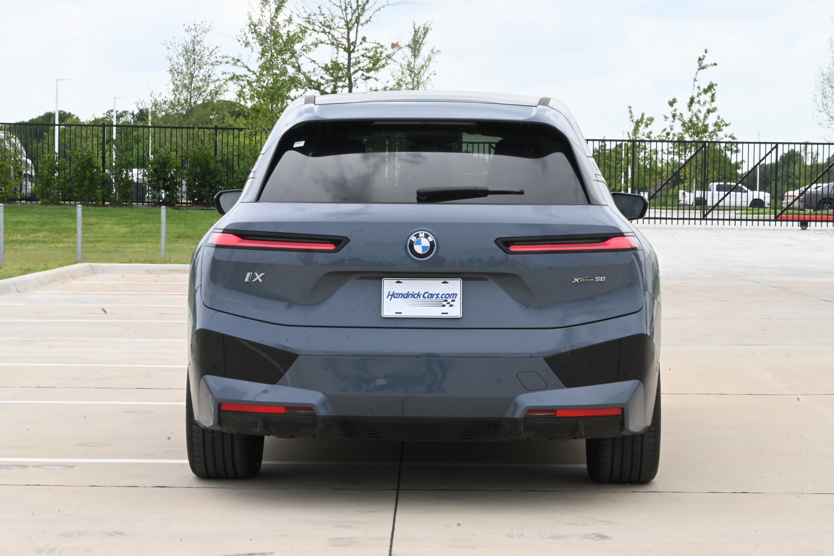 Used 2023 BMW iX xDrive50 w/ Premium Package AWD/4WD image 8