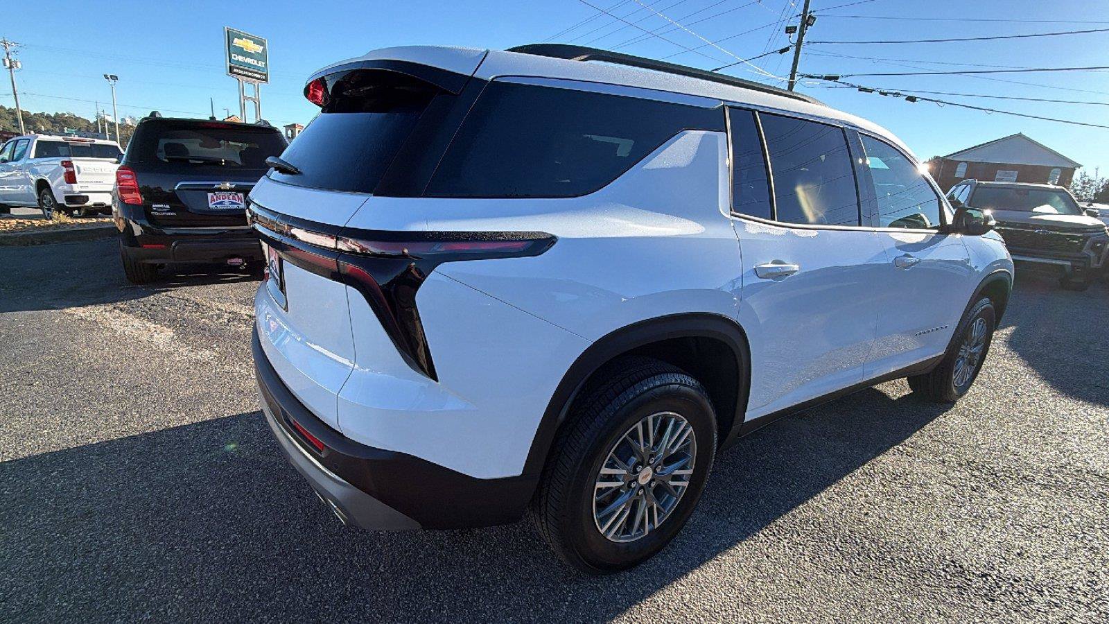New 2027 Chevrolet Traverse LT FWD image 8
