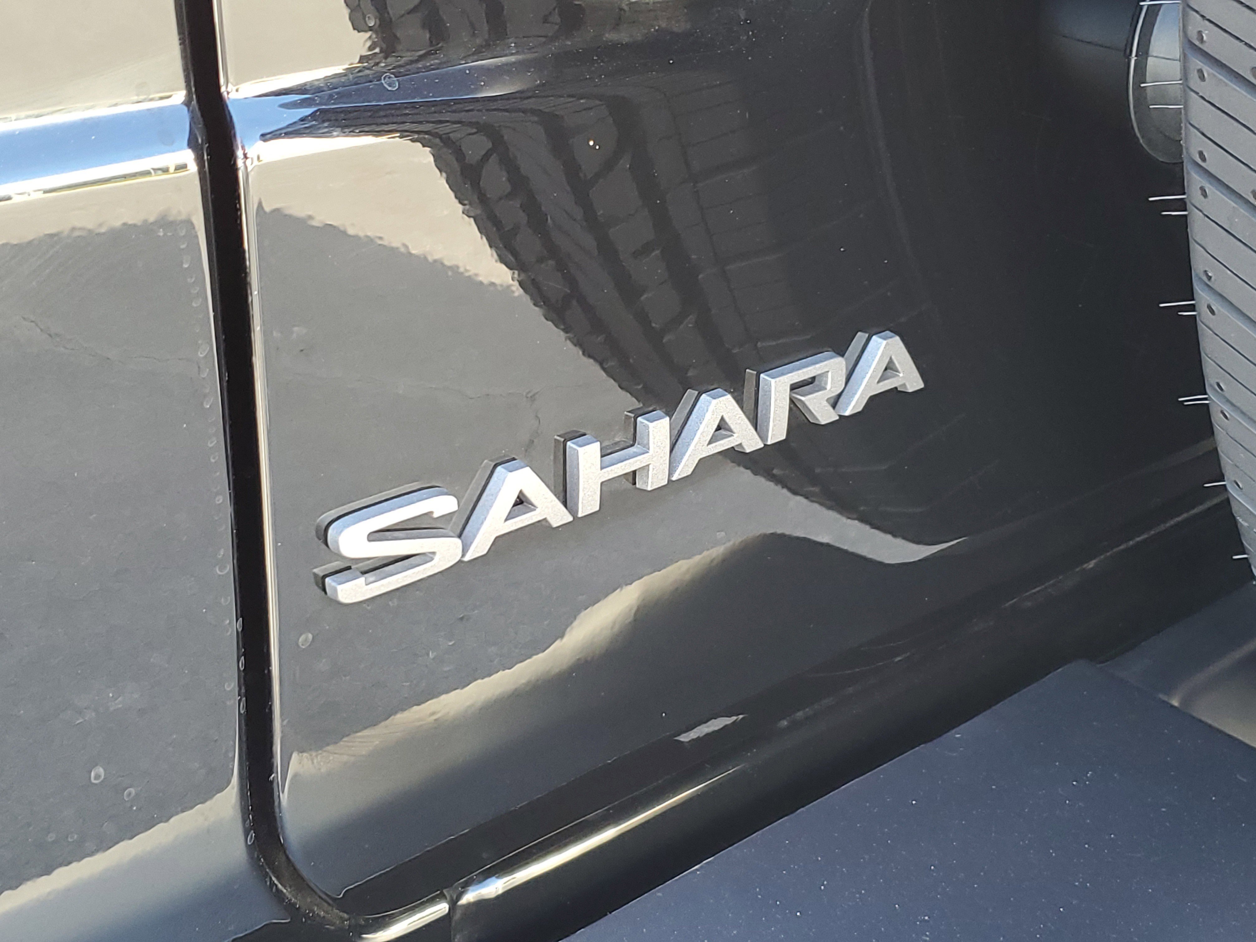 Used 2025 Jeep Wrangler Sahara image 6