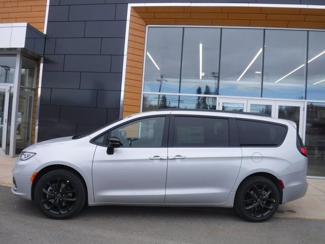 New 2026 Chrysler Pacifica Limited w/ S Appearance Package AWD/4WD image 3