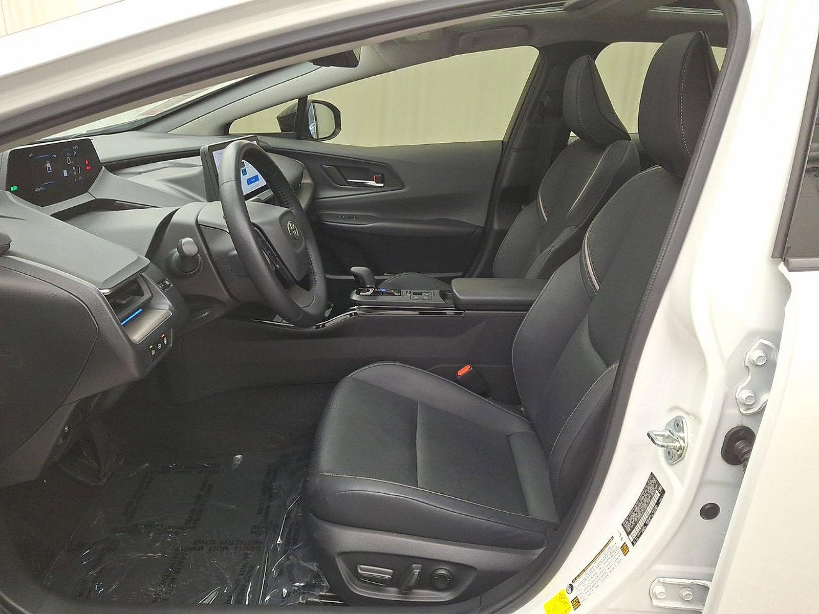 Used 2023 Toyota Prius XLE image 11