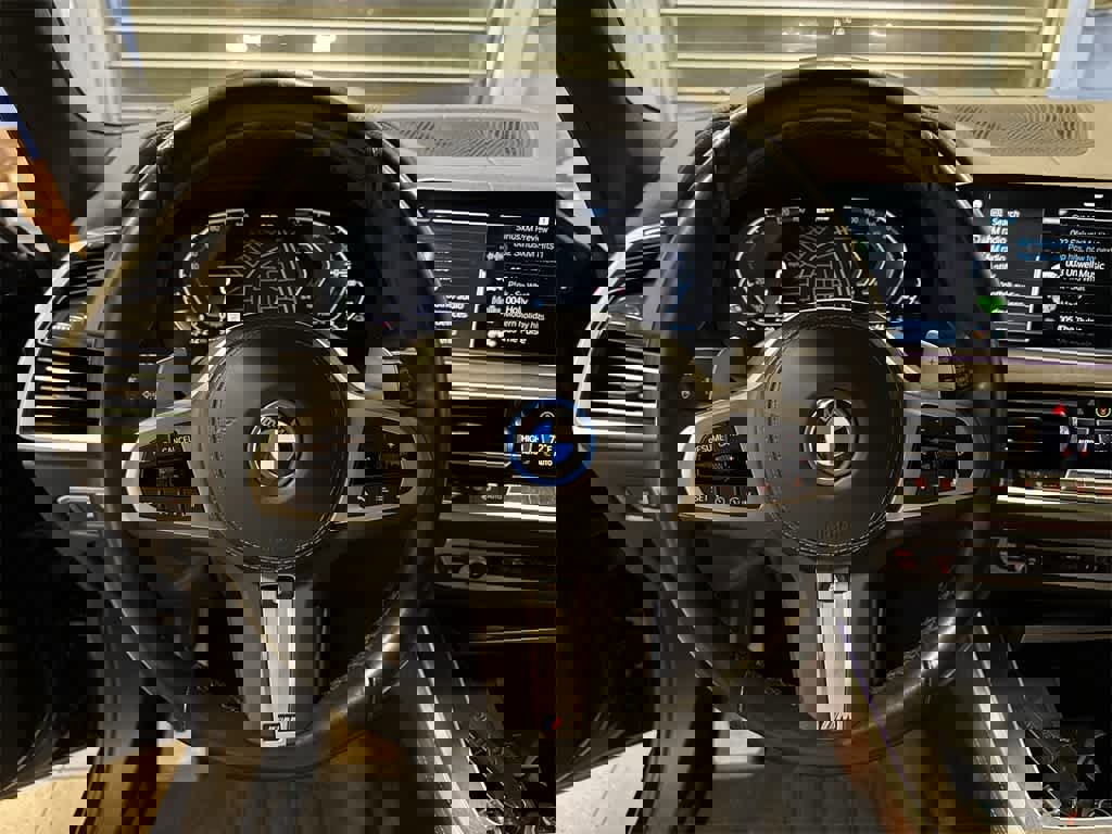 Used 2022 BMW X5 xDrive45e w/ M Sport Package image 18