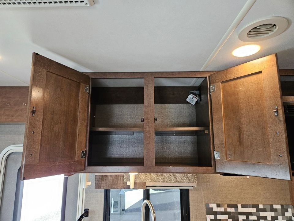 Used 2018 Ford E-450 and Econoline 450 Super Duty w/ Motorhome Prep Package RWD image 23