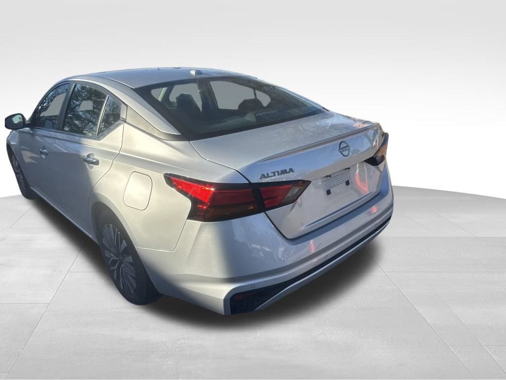 Used 2024 Nissan Altima 2.5 SV image 18