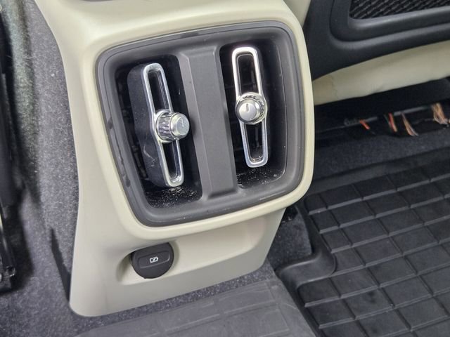 Used 2023 Volvo XC40 B5 Plus w/ Protection Package Premier image 16