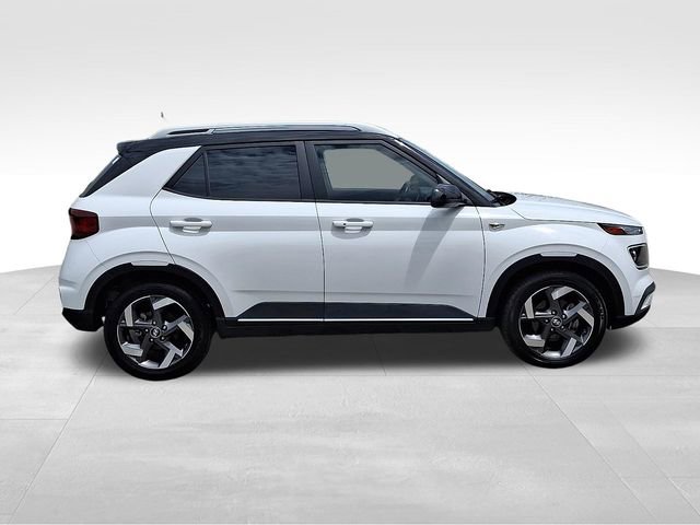 Used 2024 Hyundai Venue Limited FWD image 9